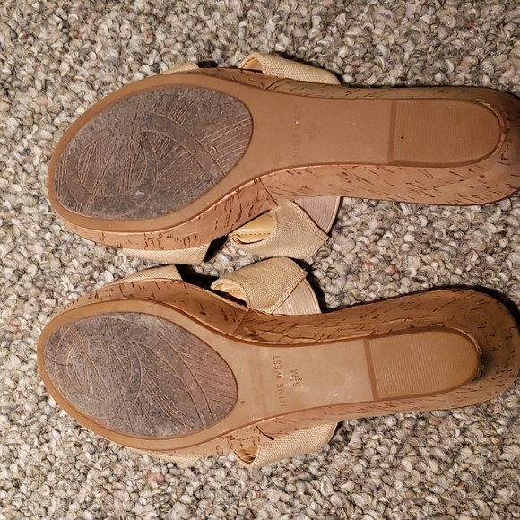 **LIGHTLY WORN** Nine West Canvas and Cork 2 inch Wedges - Picture 3 of 4